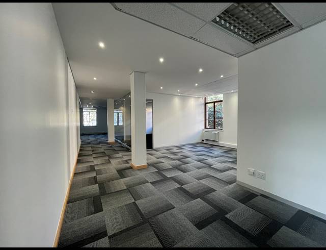 489M² OFFICE TO LET IN SANDTON CENTRAL